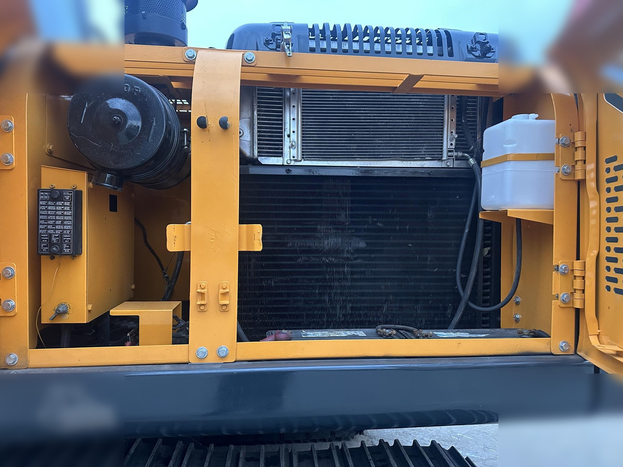 מחפר סורק HYUNDAI ROBEX 220 LC-9S: תמונה 8 מחפר סורק HYUNDAI ROBEX 220 LC-9S: תמונה 8