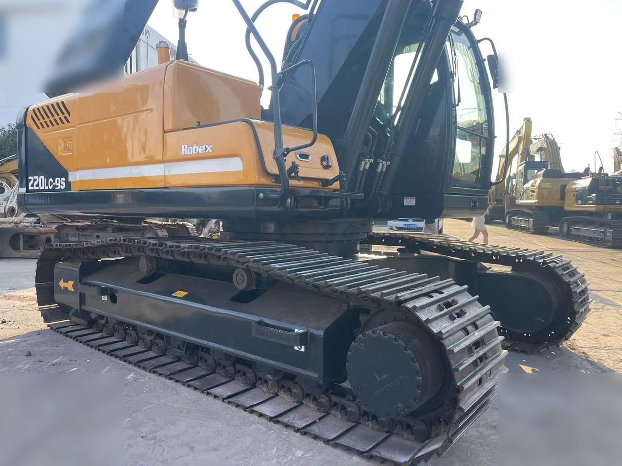 HYUNDAI ROBEX 220 LC-9S - מחפר סורק: תמונה 4 HYUNDAI ROBEX 220 LC-9S - מחפר סורק: תמונה 4