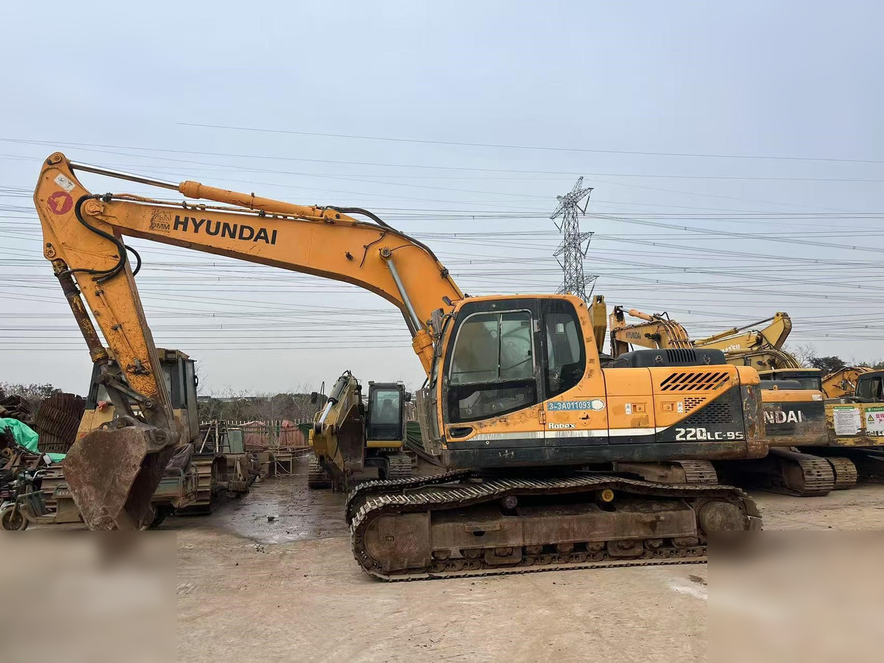 HYUNDAI ROBEX 220 LC-9S - מחפר סורק: תמונה 1 HYUNDAI ROBEX 220 LC-9S - מחפר סורק: תמונה 1
