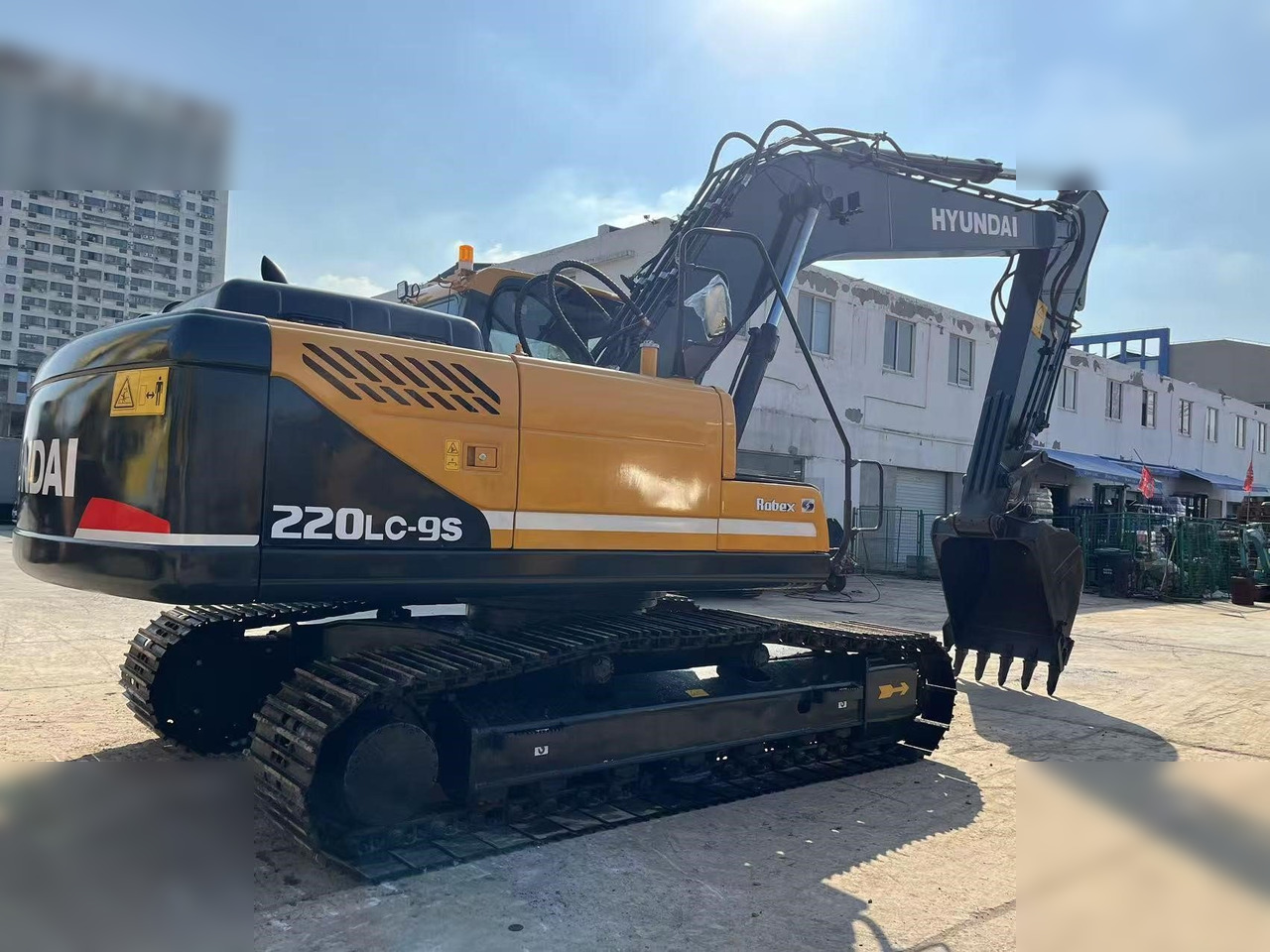 HYUNDAI ROBEX 220 LC-9S - מחפר סורק: תמונה 2 HYUNDAI ROBEX 220 LC-9S - מחפר סורק: תמונה 2