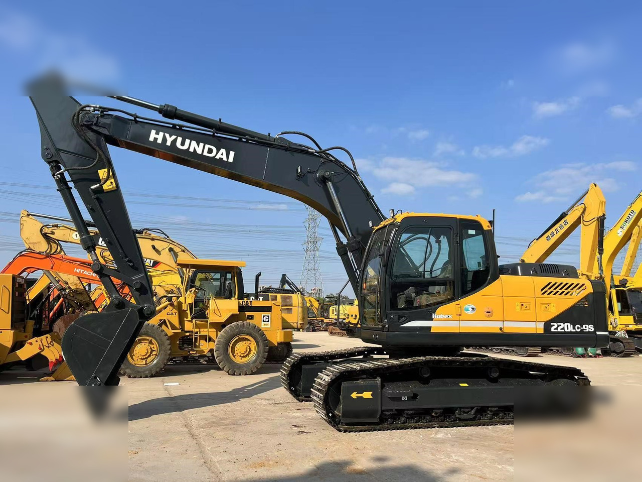 HYUNDAI ROBEX 220 LC-9S - מחפר סורק: תמונה 1 HYUNDAI ROBEX 220 LC-9S - מחפר סורק: תמונה 1