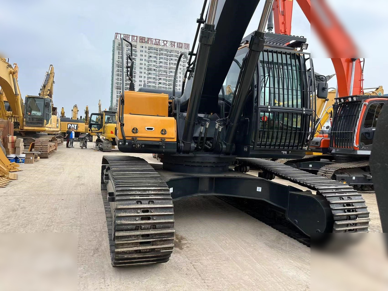 HYUNDAI ROBEX 330 LC-9S - מחפר סורק: תמונה 3 HYUNDAI ROBEX 330 LC-9S - מחפר סורק: תמונה 3