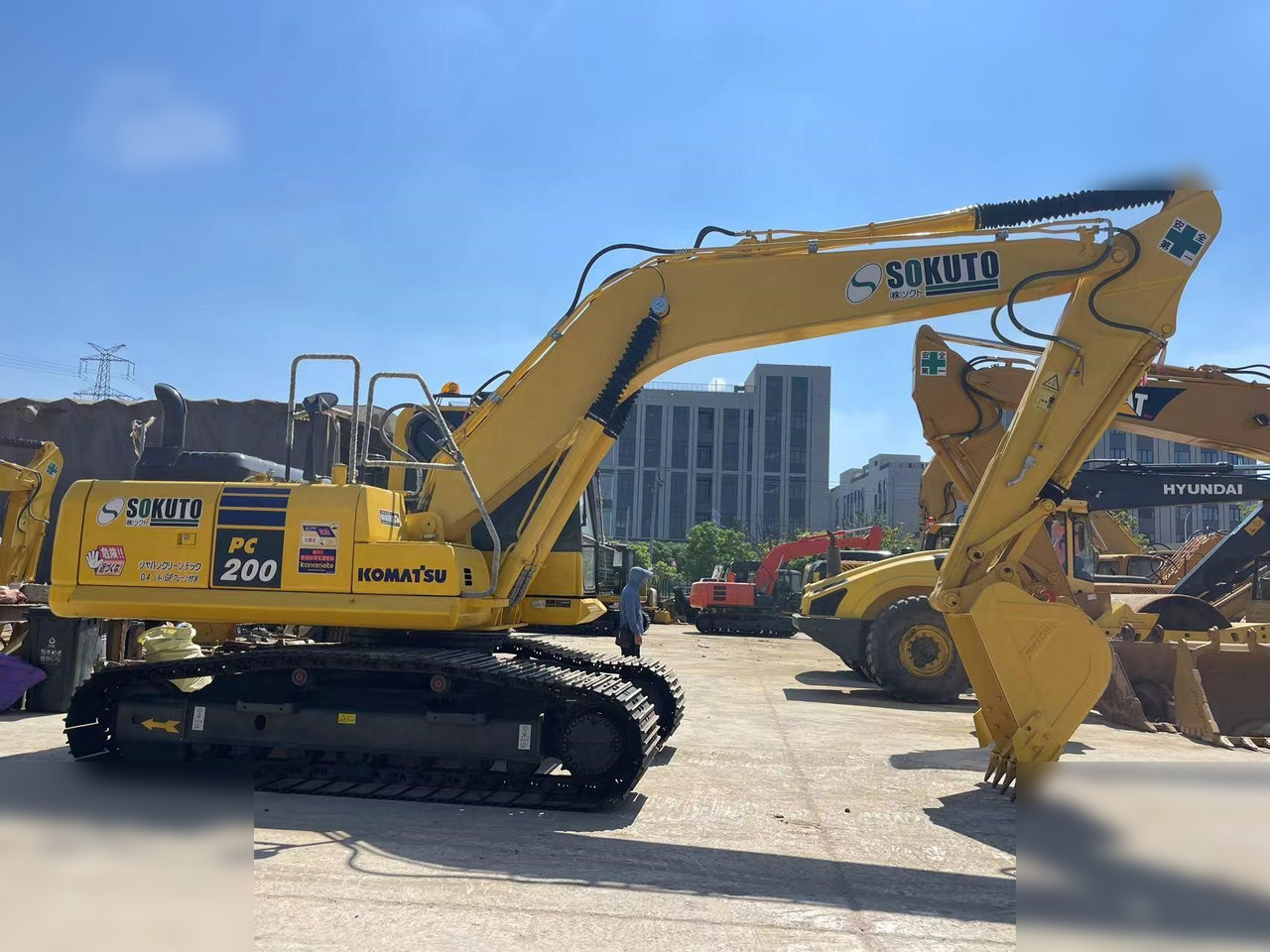 KOMATSU PC200-8 - מחפר סורק: תמונה 2 KOMATSU PC200-8 - מחפר סורק: תמונה 2