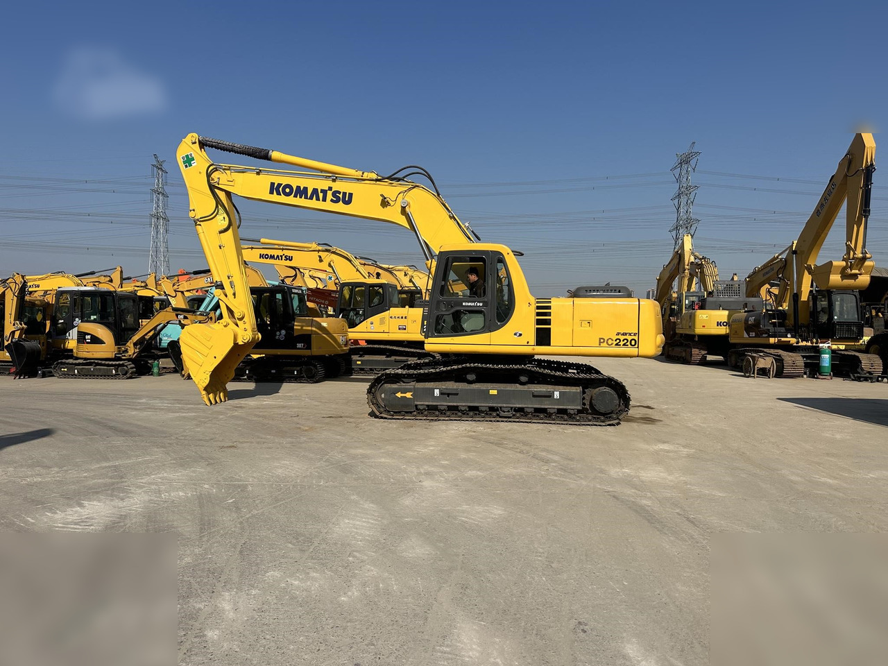 KOMATSU PC220-6 - מחפר סורק: תמונה 1 KOMATSU PC220-6 - מחפר סורק: תמונה 1
