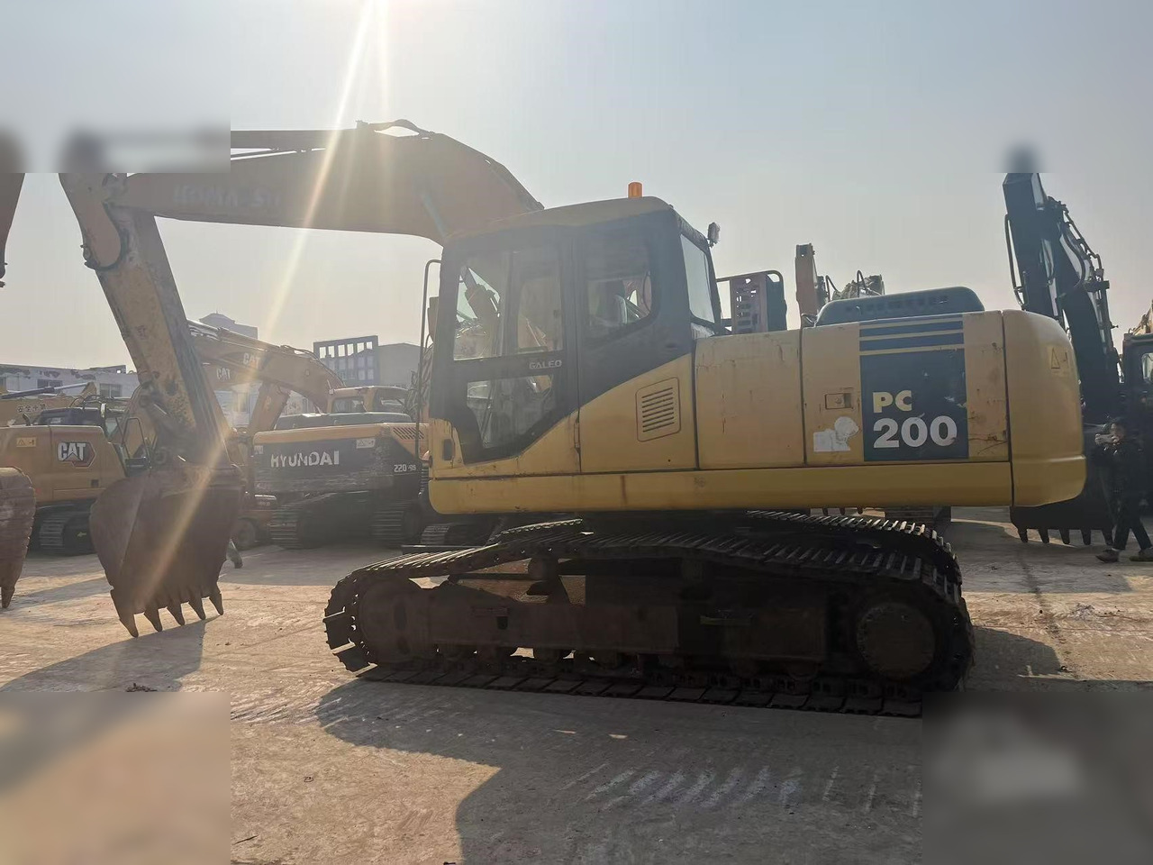 KOMATSU PC220-7 - מחפר סורק: תמונה 1 KOMATSU PC220-7 - מחפר סורק: תמונה 1