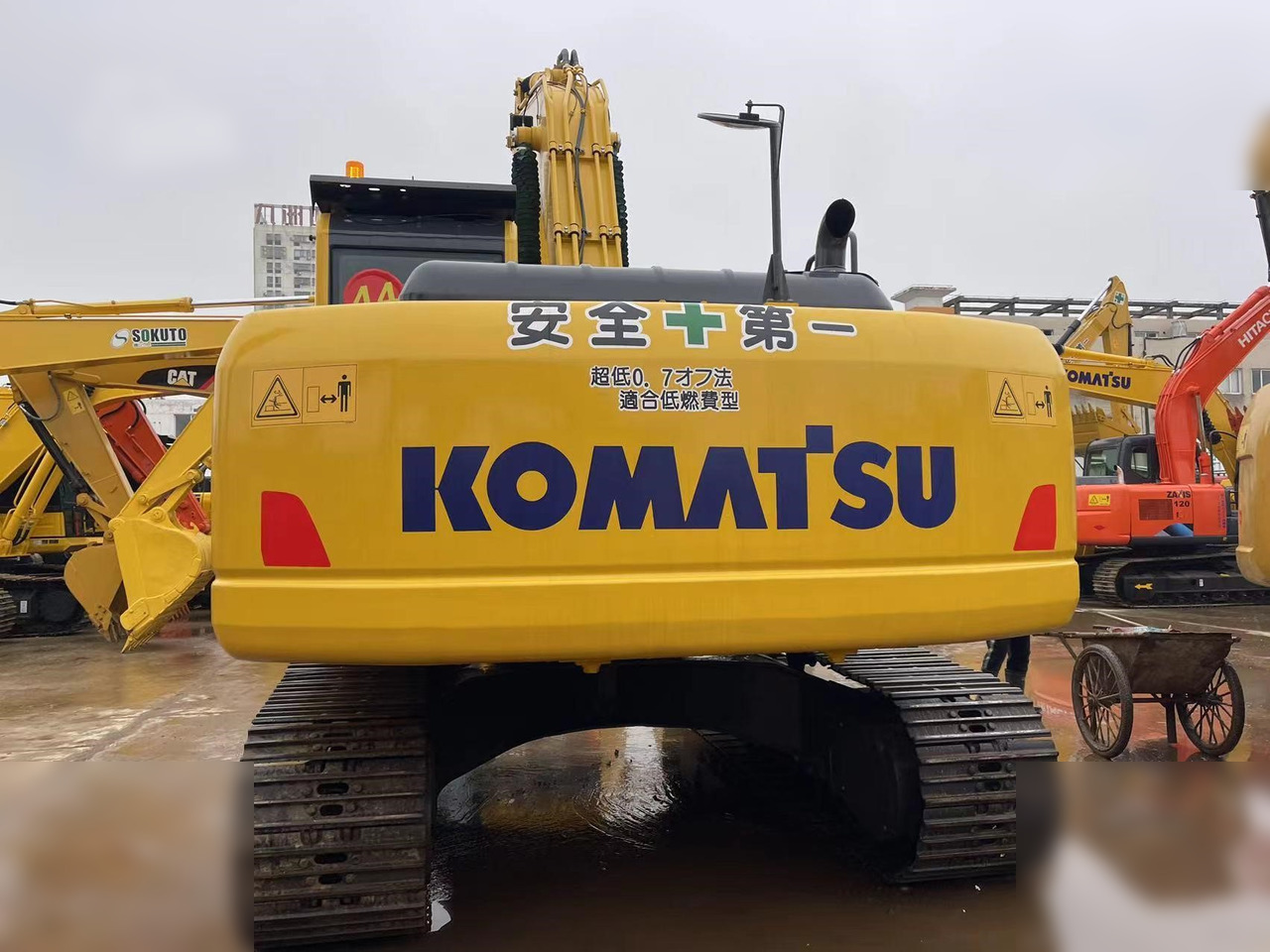 KOMATSU PC220-8 - מחפר סורק: תמונה 4 KOMATSU PC220-8 - מחפר סורק: תמונה 4
