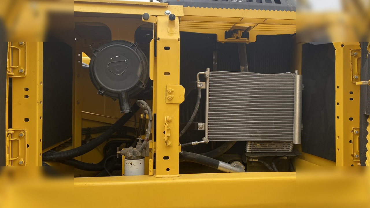 מחפר סורק KOMATSU PC220-8: תמונה 6