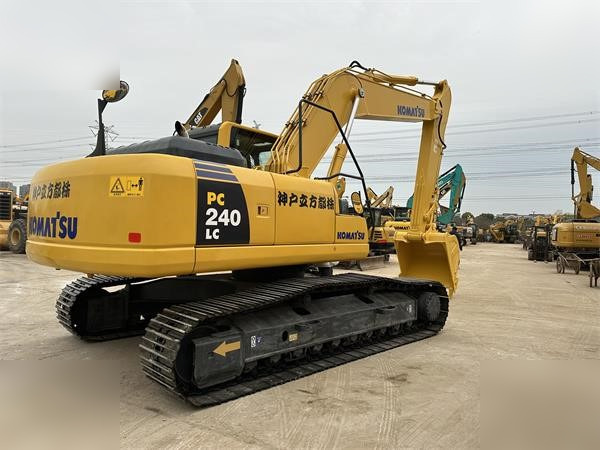 KOMATSU PC240 LC-8 - מחפר סורק: תמונה 3 KOMATSU PC240 LC-8 - מחפר סורק: תמונה 3