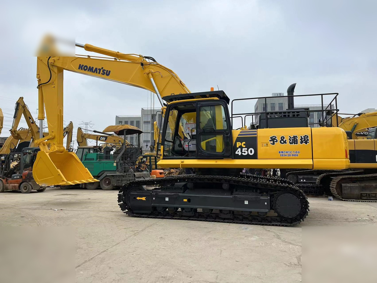 KOMATSU PC450 - מחפר סורק: תמונה 2 KOMATSU PC450 - מחפר סורק: תמונה 2