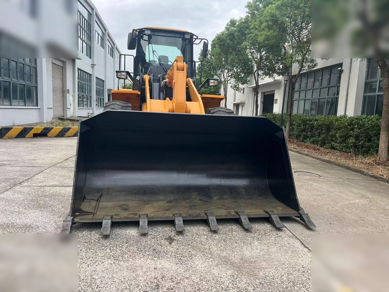 LIUGONG 856H - מעמיס גלגלים: תמונה 2 LIUGONG 856H - מעמיס גלגלים: תמונה 2