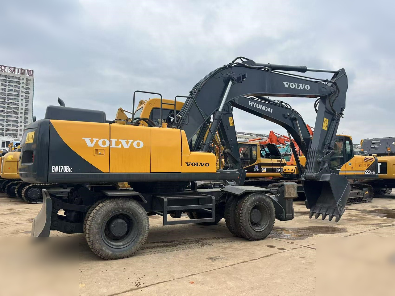 VOLVO EW170 - מחפר גלגלים: תמונה 2 VOLVO EW170 - מחפר גלגלים: תמונה 2