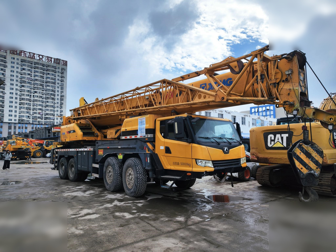 XCMG QY80XCT - עגורן לכל שטח: תמונה 1 XCMG QY80XCT - עגורן לכל שטח: תמונה 1