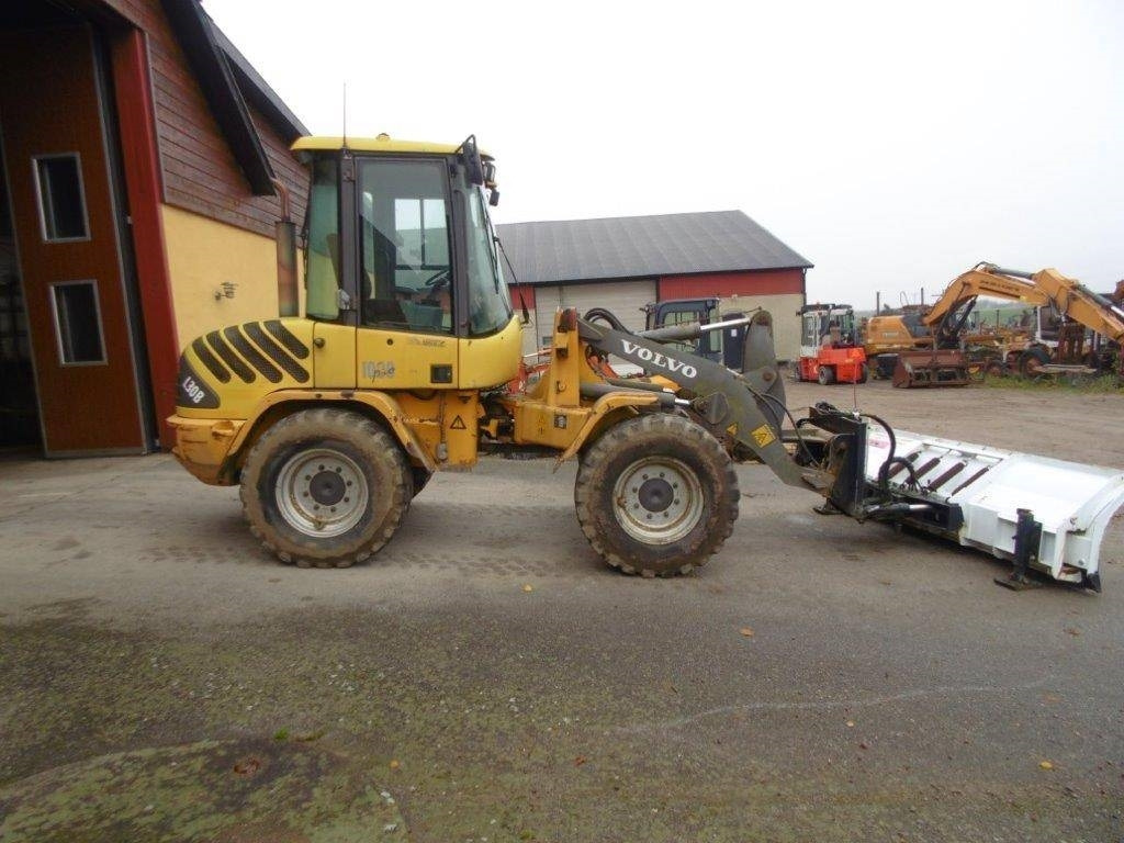 Snöblad Blizzard passande Volvo m.fl i nyskick - מחרשת שלג: תמונה 1 Snöblad Blizzard passande Volvo m.fl i nyskick - מחרשת שלג: תמונה 1