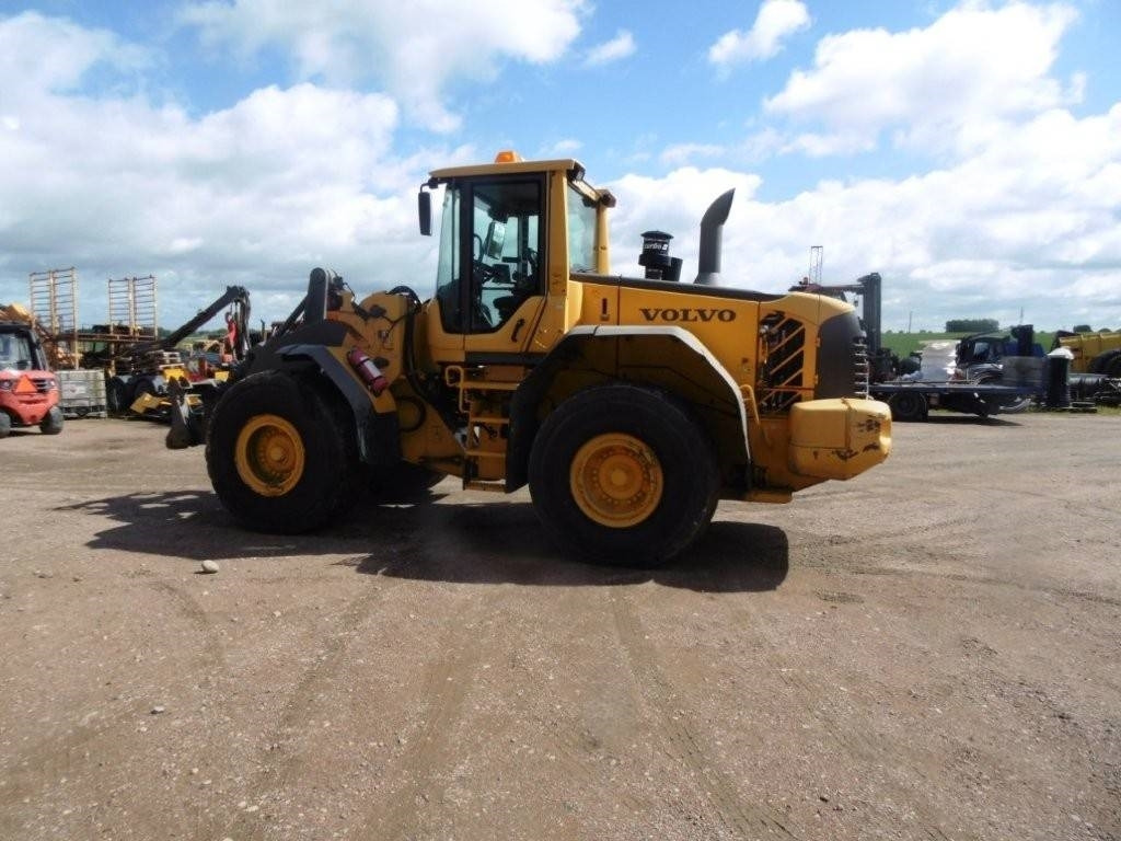 Volvo L 120 F - מעמיס גלגלים: תמונה 1 Volvo L 120 F - מעמיס גלגלים: תמונה 1