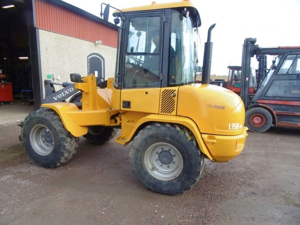 Volvo L 35 - מעמיס גלגלים: תמונה 4 Volvo L 35 - מעמיס גלגלים: תמונה 4