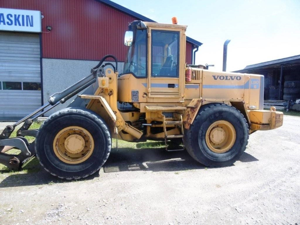 Volvo L90B - מעמיס גלגלים: תמונה 1 Volvo L90B - מעמיס גלגלים: תמונה 1