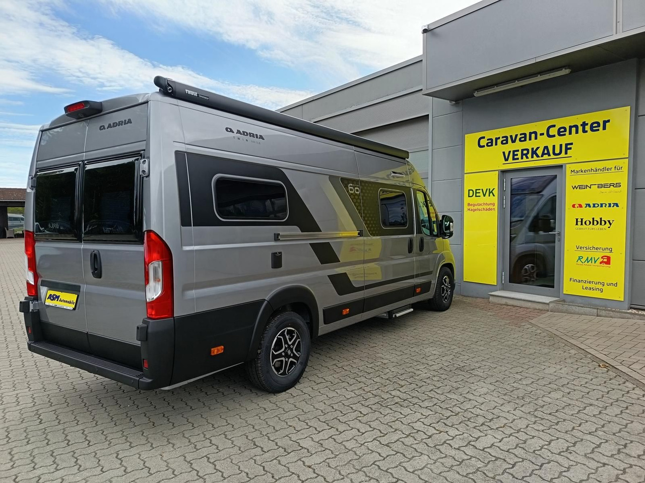 Adria Twin "60Y" 640 SLB 4,25MAXI*JUBILEE*MARKISE*LED - מוטורהום: תמונה 4 Adria Twin "60Y" 640 SLB 4,25MAXI*JUBILEE*MARKISE*LED - מוטורהום: תמונה 4