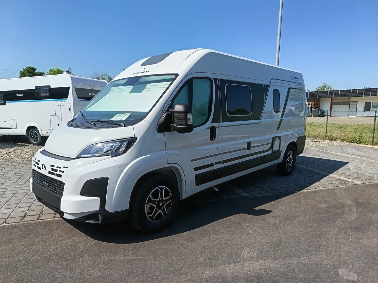 Adria Twin Twin 600 SPB Family*SAFETY+STYLE*DAB*SOFORT - מוטורהום: תמונה 3 Adria Twin Twin 600 SPB Family*SAFETY+STYLE*DAB*SOFORT - מוטורהום: תמונה 3