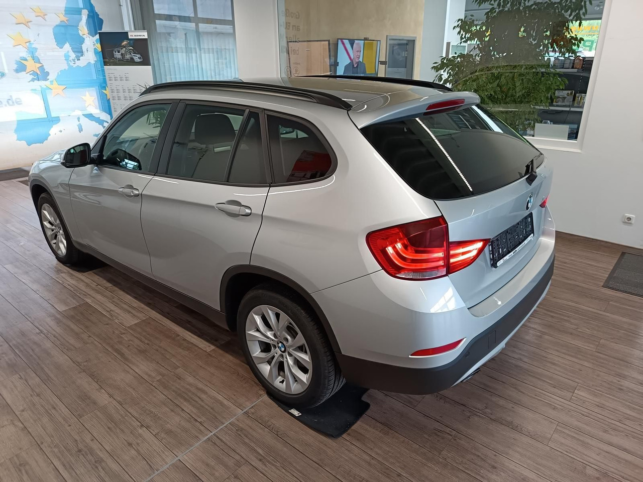 BMW X1 sDrive 18i 110 kW*SITZHEIZUNG*KLIMAAUTOMATIK - SUV: תמונה 4 BMW X1 sDrive 18i 110 kW*SITZHEIZUNG*KLIMAAUTOMATIK - SUV: תמונה 4