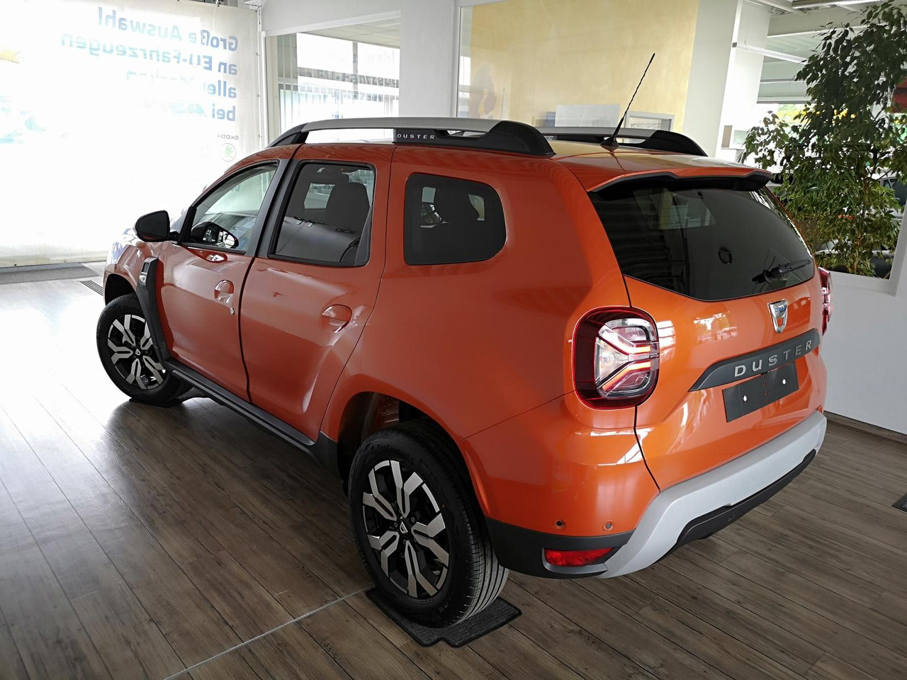 Dacia Duster Prestige Tce 130*KLIMA*SHZ*R-KAM*DAB*NAVI - SUV: תמונה 4 Dacia Duster Prestige Tce 130*KLIMA*SHZ*R-KAM*DAB*NAVI - SUV: תמונה 4