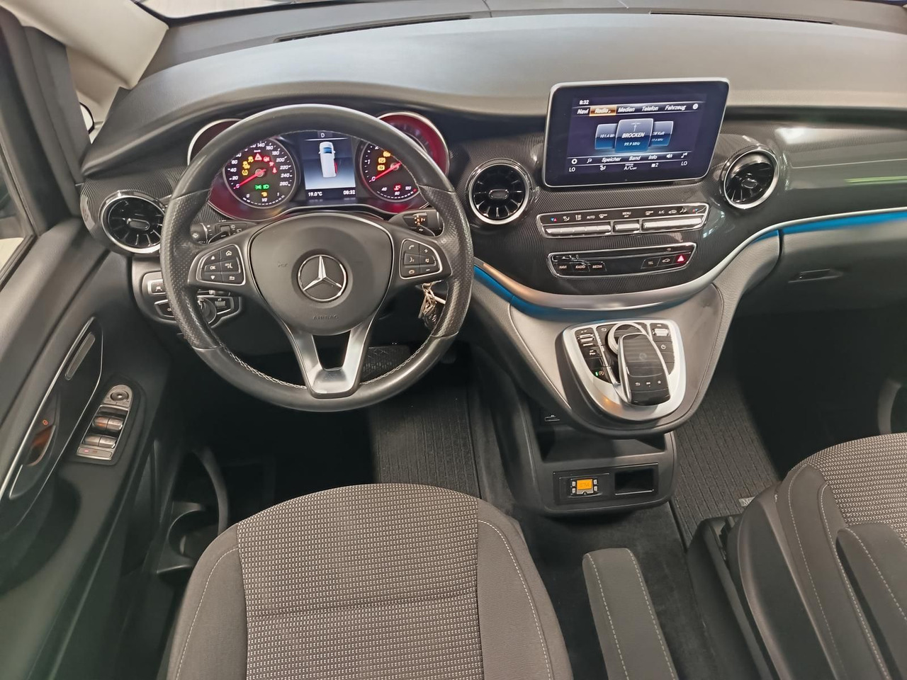 כלי רכב מסחרי לנוסעים Mercedes-Benz V 300 2.0 CDI*LANG*LIEGE PAKET*AHK*FAHRRADTRÄGER: תמונה 11