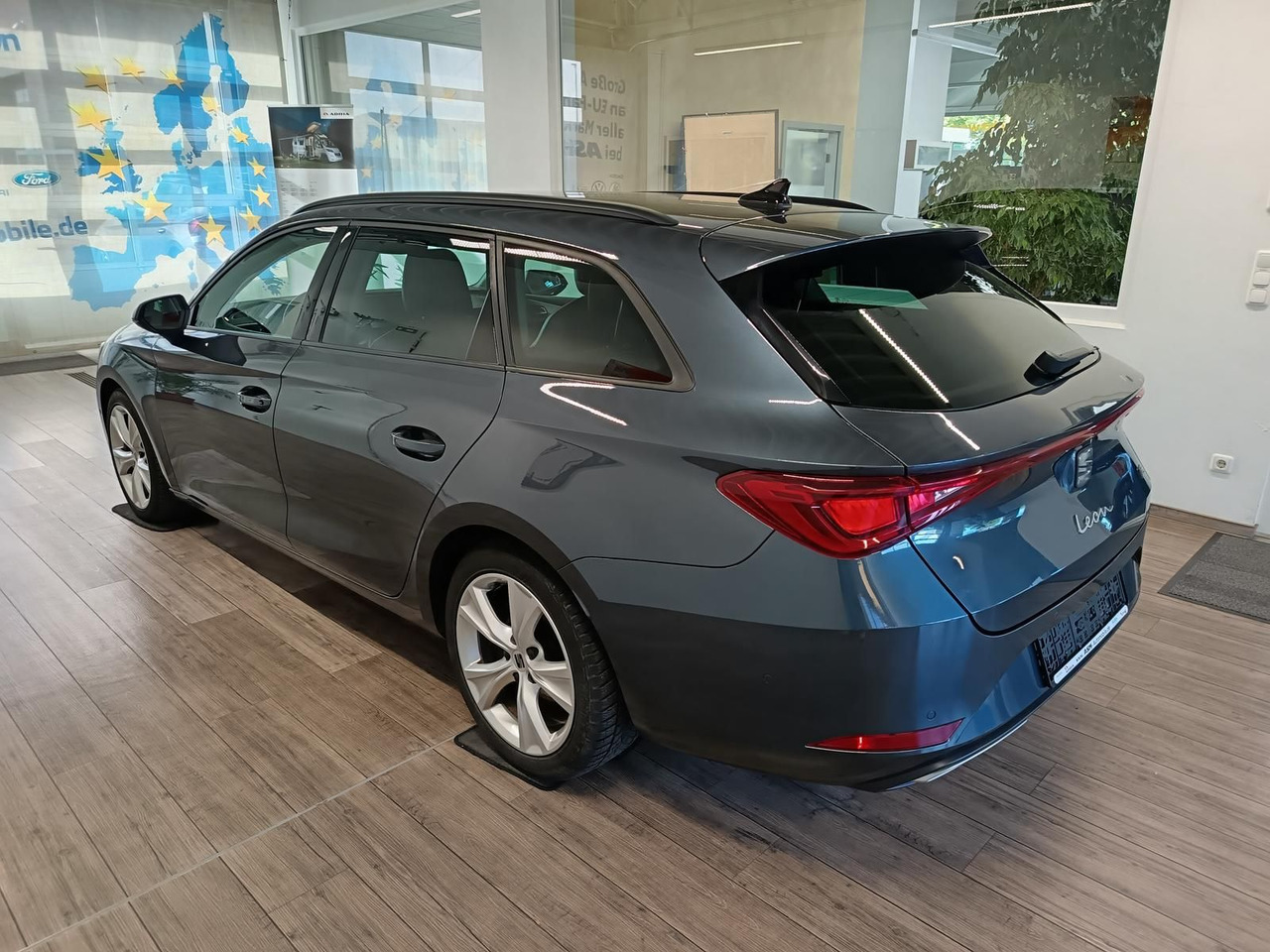 Seat Leon Sportstourer 1,5TSI FR*NAVI*LED*SOUND*R-KAM - רכב סטיישן: תמונה 4 Seat Leon Sportstourer 1,5TSI FR*NAVI*LED*SOUND*R-KAM - רכב סטיישן: תמונה 4