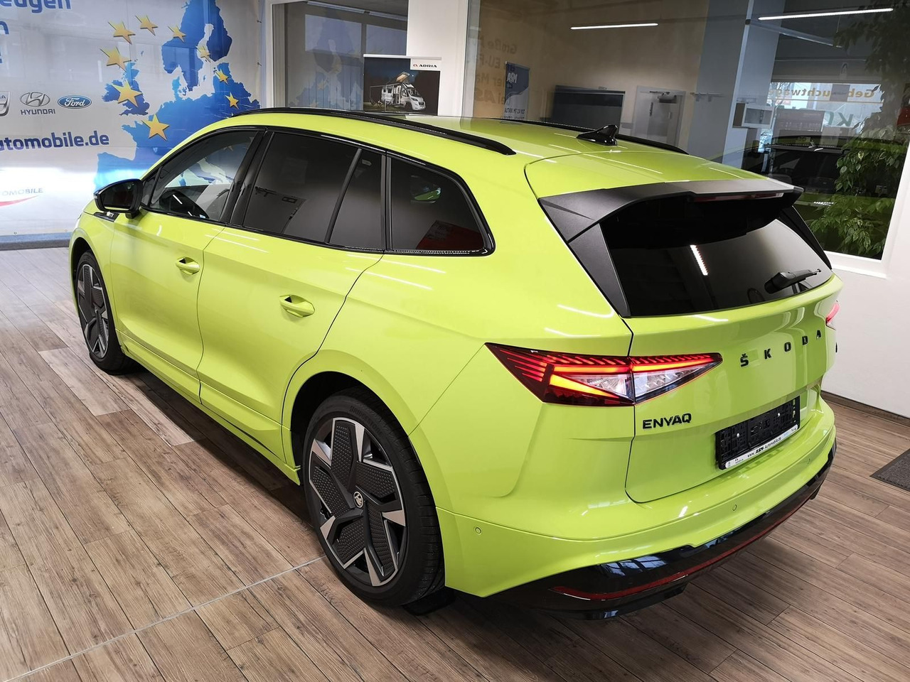 Skoda Enyaq iV RS 220 kW*PSD*AHK*virt.Pedal*360°Kamera - SUV: תמונה 4 Skoda Enyaq iV RS 220 kW*PSD*AHK*virt.Pedal*360°Kamera - SUV: תמונה 4