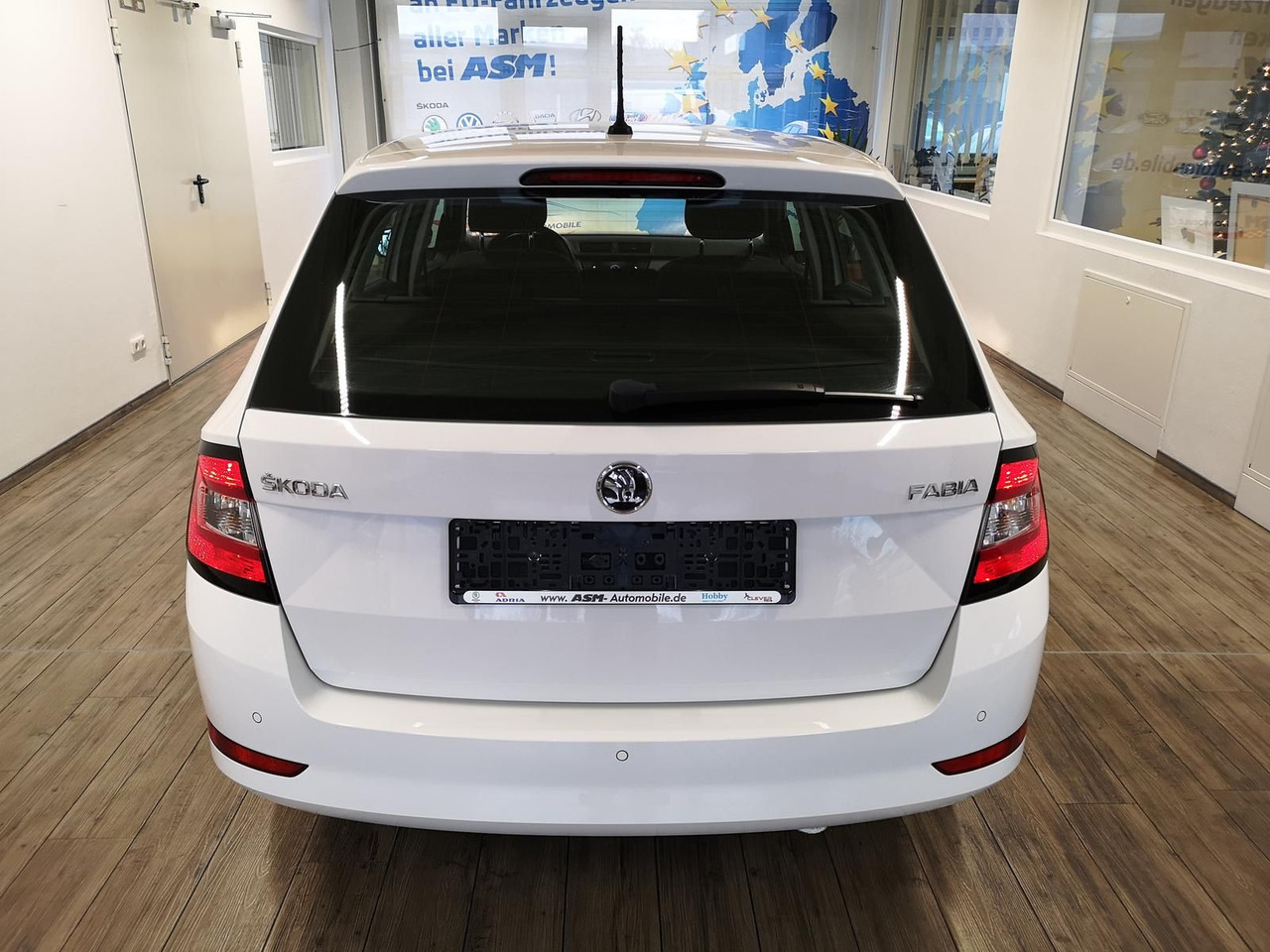 Skoda Fabia Combi Ambition 1.0TSI 81kW+R-KAM+PDC+KLIMA - רכב סטיישן: תמונה 4 Skoda Fabia Combi Ambition 1.0TSI 81kW+R-KAM+PDC+KLIMA - רכב סטיישן: תמונה 4