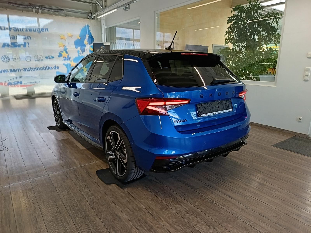Skoda Fabia Monte Carlo 110 kW DSG*LED*ACC*R-KAM*KESSY - סדאן: תמונה 4 Skoda Fabia Monte Carlo 110 kW DSG*LED*ACC*R-KAM*KESSY - סדאן: תמונה 4