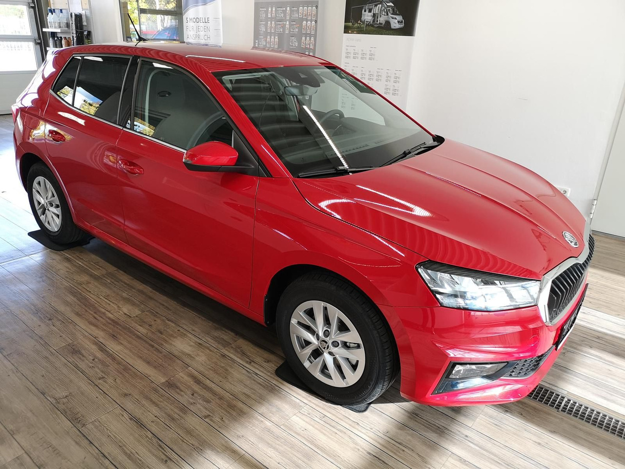 Skoda Fabia Selection 1,0TSIDSG+AHK-VORBER+LED+DAB+SHZ - סדאן: תמונה 2 Skoda Fabia Selection 1,0TSIDSG+AHK-VORBER+LED+DAB+SHZ - סדאן: תמונה 2