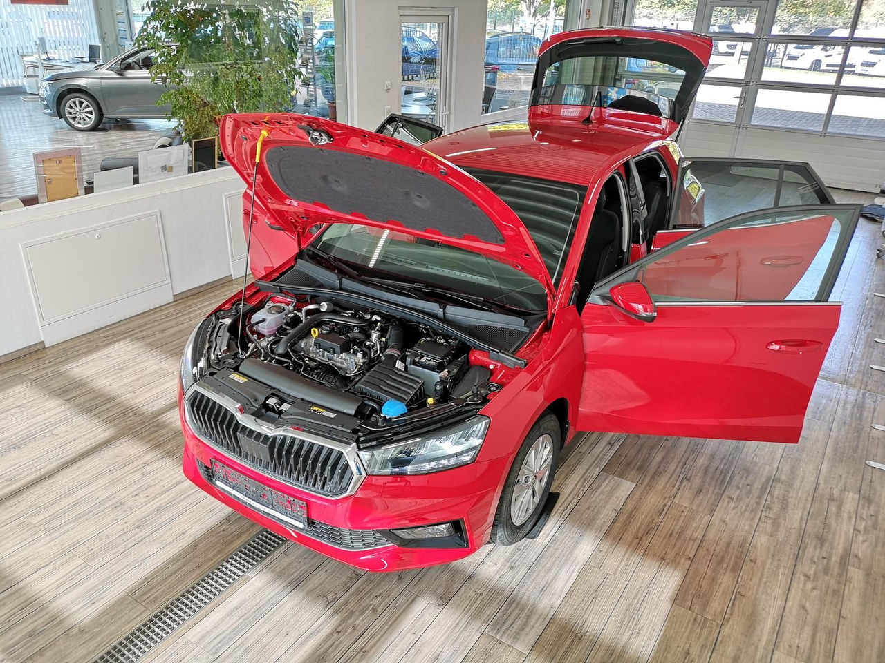Skoda Fabia Selection 1,0TSIDSG+AHK-VORBER+LED+DAB+SHZ - סדאן: תמונה 5 Skoda Fabia Selection 1,0TSIDSG+AHK-VORBER+LED+DAB+SHZ - סדאן: תמונה 5