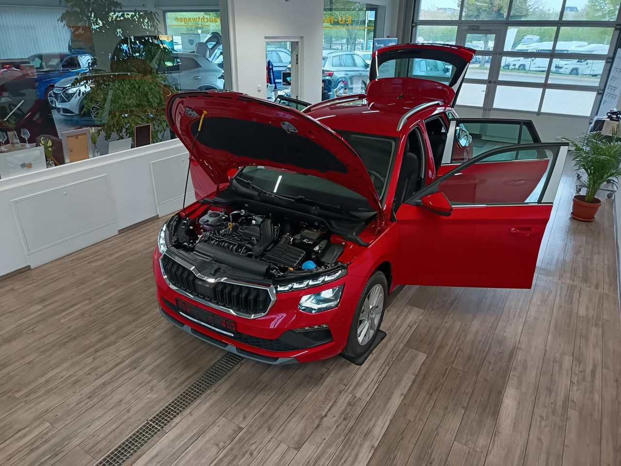 Skoda Kamiq Selection 1,5 TSI DSG*AHK*LED*5J.GARANTIE* - SUV: תמונה 2 Skoda Kamiq Selection 1,5 TSI DSG*AHK*LED*5J.GARANTIE* - SUV: תמונה 2