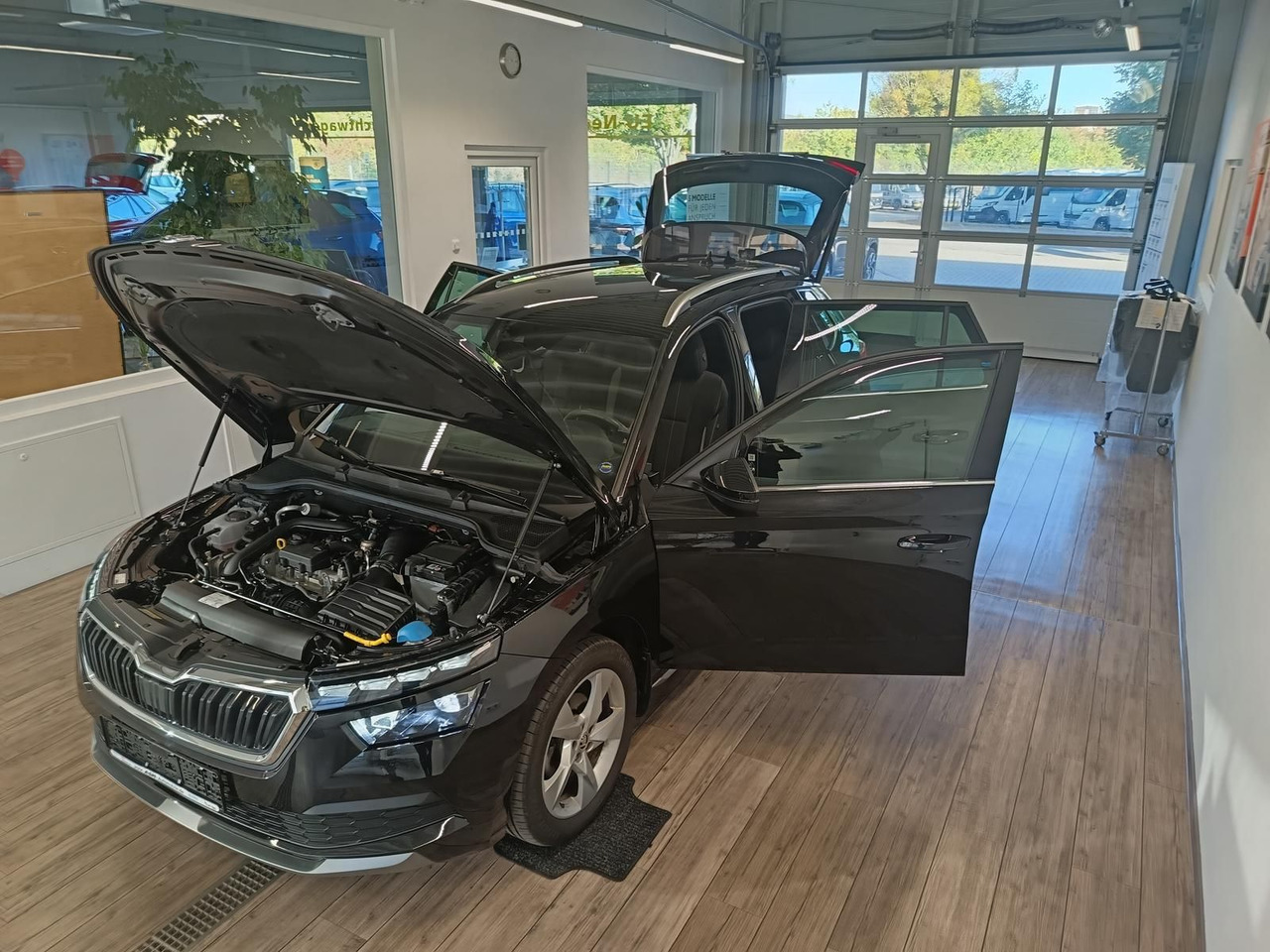 Skoda Kamiq Style 1,0 TSI DSG*AHK*LED*PDC*DAB*TEMP*SHZ - SUV: תמונה 2 Skoda Kamiq Style 1,0 TSI DSG*AHK*LED*PDC*DAB*TEMP*SHZ - SUV: תמונה 2