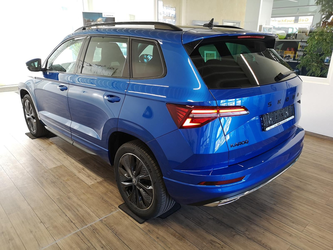 Skoda Karoq Sportline 1,5 TSI DSG*AHK*360°5J.GARANTIE* - SUV: תמונה 4 Skoda Karoq Sportline 1,5 TSI DSG*AHK*360°5J.GARANTIE* - SUV: תמונה 4
