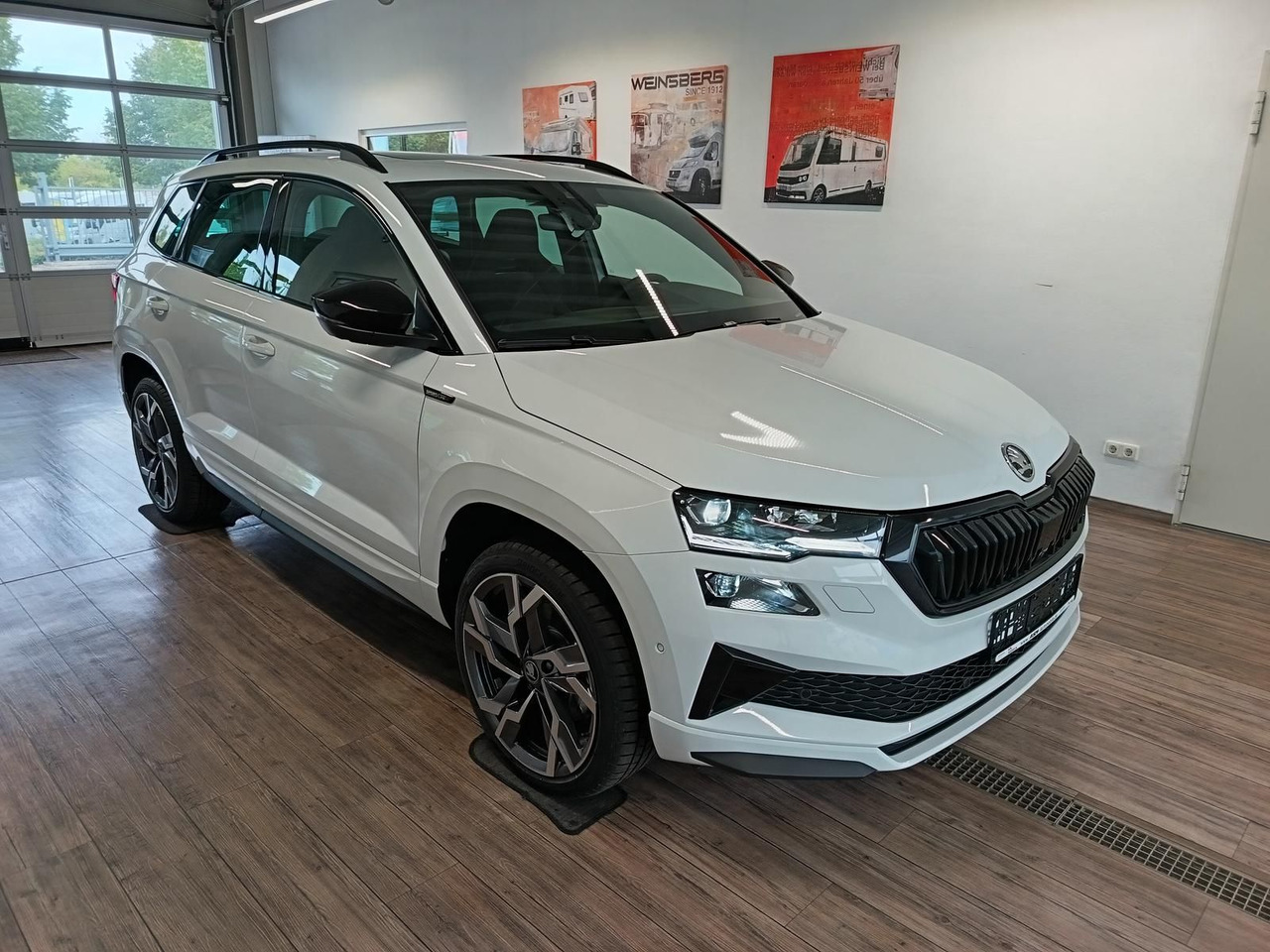 Skoda Karoq Sportline 1,5 TSI DSG*AHK*PSD*STD.HZG*NAVI - SUV: תמונה 3 Skoda Karoq Sportline 1,5 TSI DSG*AHK*PSD*STD.HZG*NAVI - SUV: תמונה 3