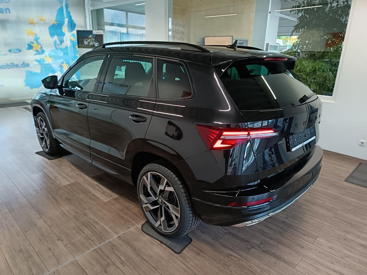 Skoda Karoq Sportline 1,5 TSI DSG*AHK*PSD*STD.HZG*NAVI - SUV: תמונה 4 Skoda Karoq Sportline 1,5 TSI DSG*AHK*PSD*STD.HZG*NAVI - SUV: תמונה 4