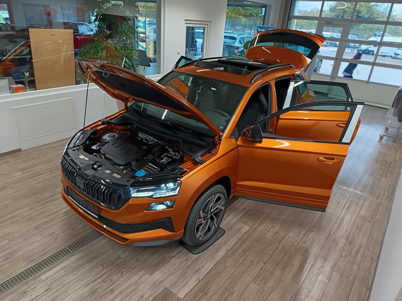 Skoda Karoq Sportline 2,0 TDI DSG 4x4*AHK*PSD*STD.HZG* - SUV: תמונה 2 Skoda Karoq Sportline 2,0 TDI DSG 4x4*AHK*PSD*STD.HZG* - SUV: תמונה 2