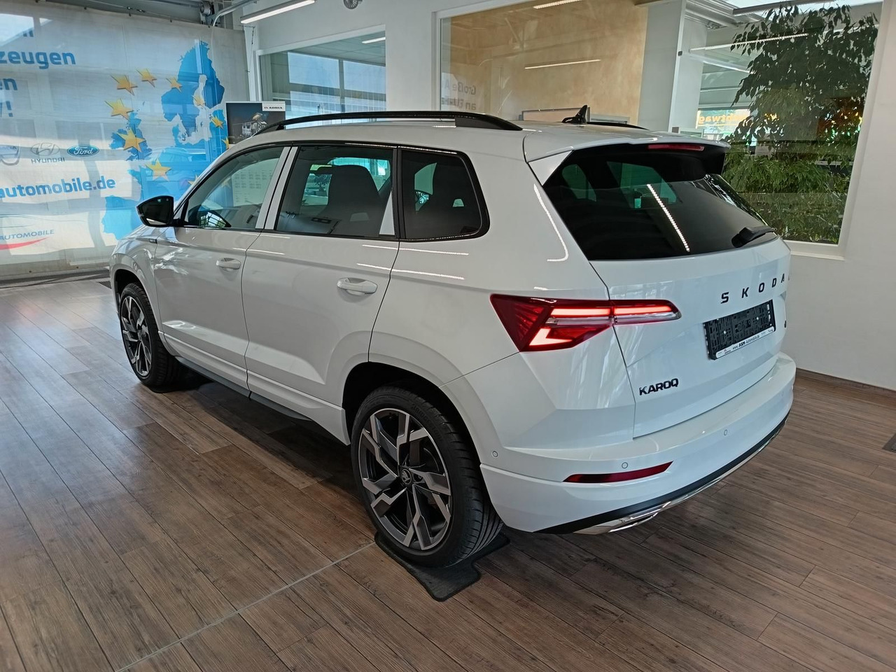 Skoda Karoq Sportline 2,0 TDI DSG 4x4*AHK*PSD*STD.HZG* - SUV: תמונה 4 Skoda Karoq Sportline 2,0 TDI DSG 4x4*AHK*PSD*STD.HZG* - SUV: תמונה 4