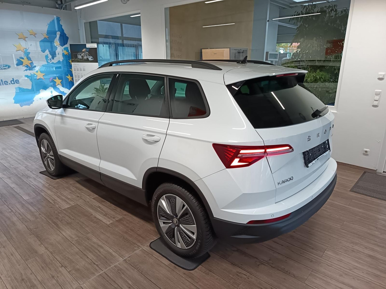 Skoda Karoq Style 1,5 TSI DSG*AHK*NAVI*LED*R-KAM*2xPDC - SUV: תמונה 4 Skoda Karoq Style 1,5 TSI DSG*AHK*NAVI*LED*R-KAM*2xPDC - SUV: תמונה 4