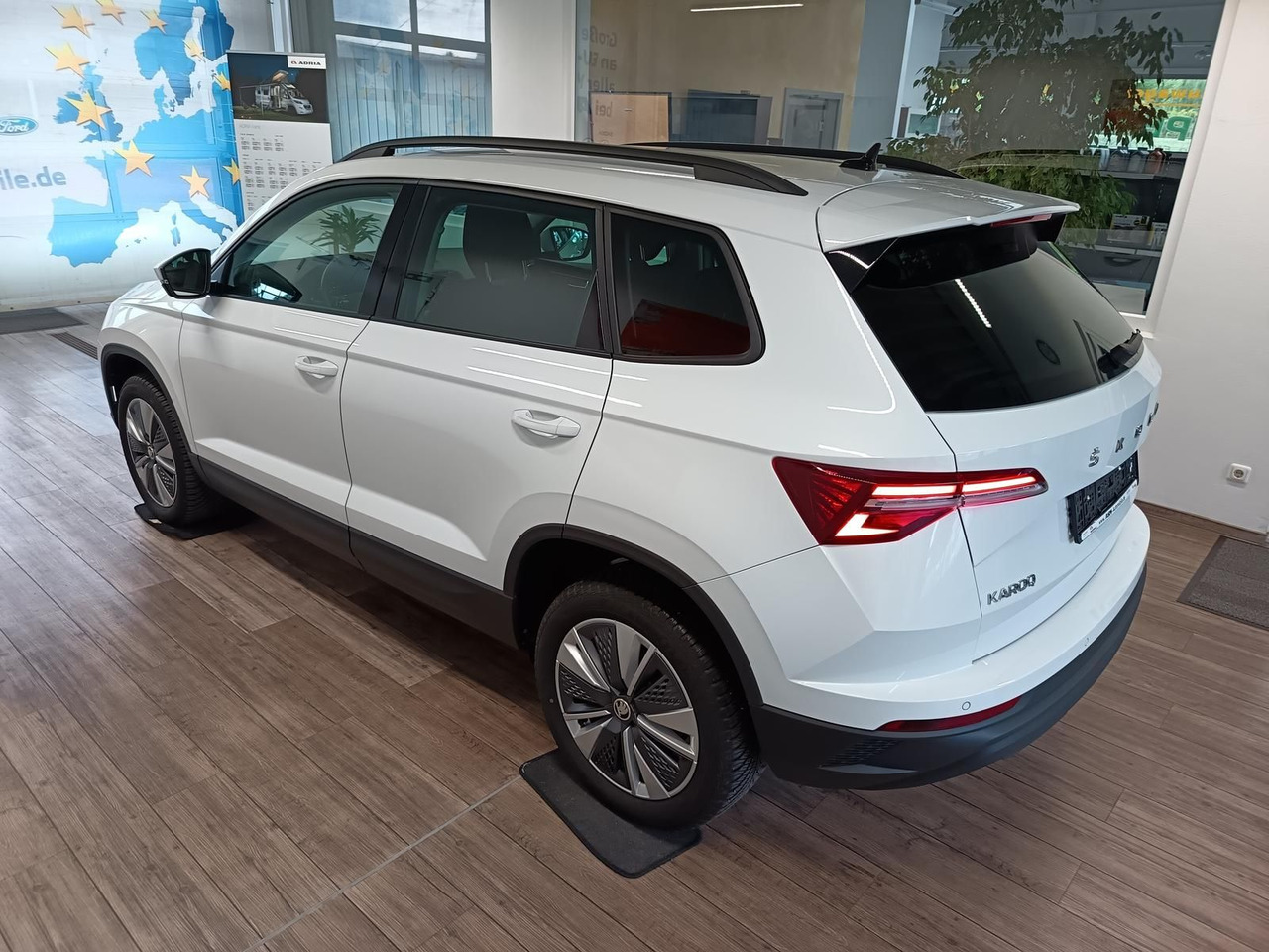 Skoda Karoq Style 1,5TSI DSG*AHK-VORBER*NAVI*LED*R-KAM - SUV: תמונה 4 Skoda Karoq Style 1,5TSI DSG*AHK-VORBER*NAVI*LED*R-KAM - SUV: תמונה 4