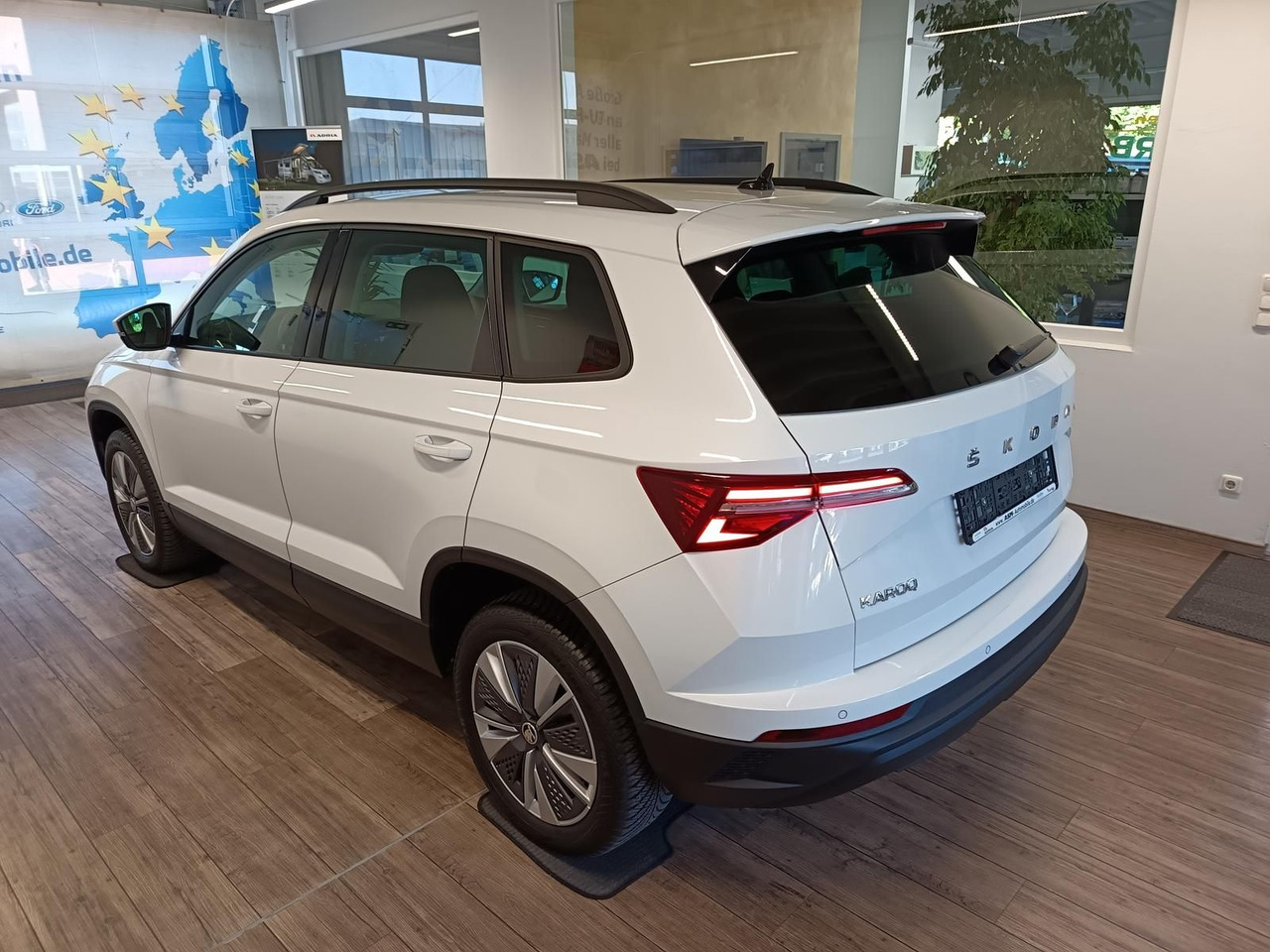 Skoda Karoq Style 1,5TSI DSG*AHK-VORBER*NAVI*LED*R-KAM - SUV: תמונה 4 Skoda Karoq Style 1,5TSI DSG*AHK-VORBER*NAVI*LED*R-KAM - SUV: תמונה 4