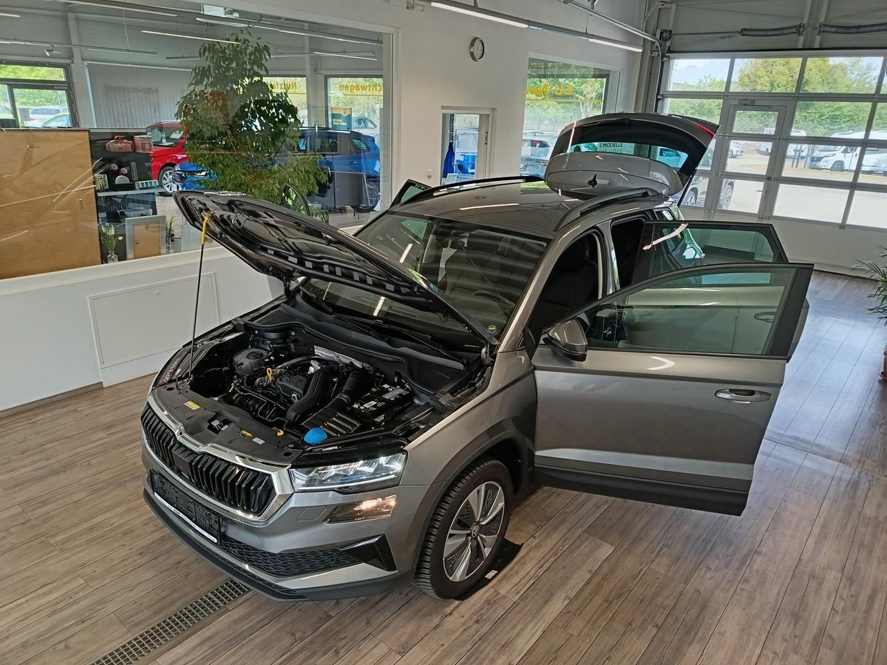 Skoda Karoq Style 1,5TSI DSG*AHK-VORBER*NAVI*LED*R-KAM - SUV: תמונה 2 Skoda Karoq Style 1,5TSI DSG*AHK-VORBER*NAVI*LED*R-KAM - SUV: תמונה 2