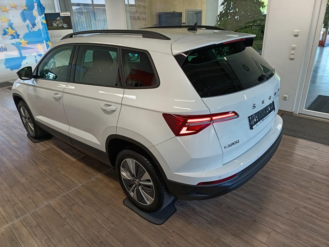 Skoda Karoq Style 1,5TSI DSG*AHK-VORBER*NAVI*LED*R-KAM - SUV: תמונה 4 Skoda Karoq Style 1,5TSI DSG*AHK-VORBER*NAVI*LED*R-KAM - SUV: תמונה 4