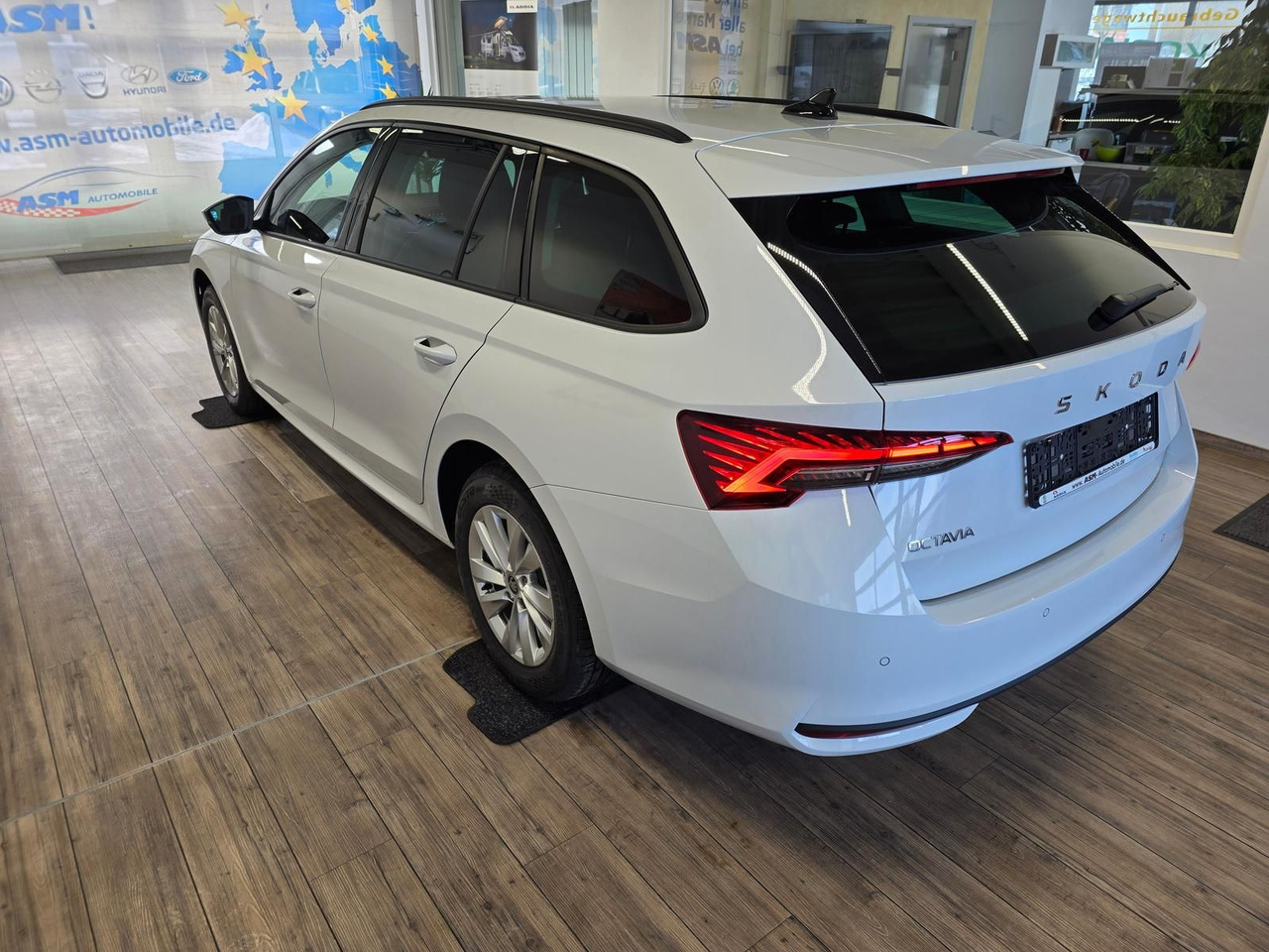Skoda Octavia Combi Selection DSG*LED*ACC*WINTERPAKET* - מכונית: תמונה 4 Skoda Octavia Combi Selection DSG*LED*ACC*WINTERPAKET* - מכונית: תמונה 4