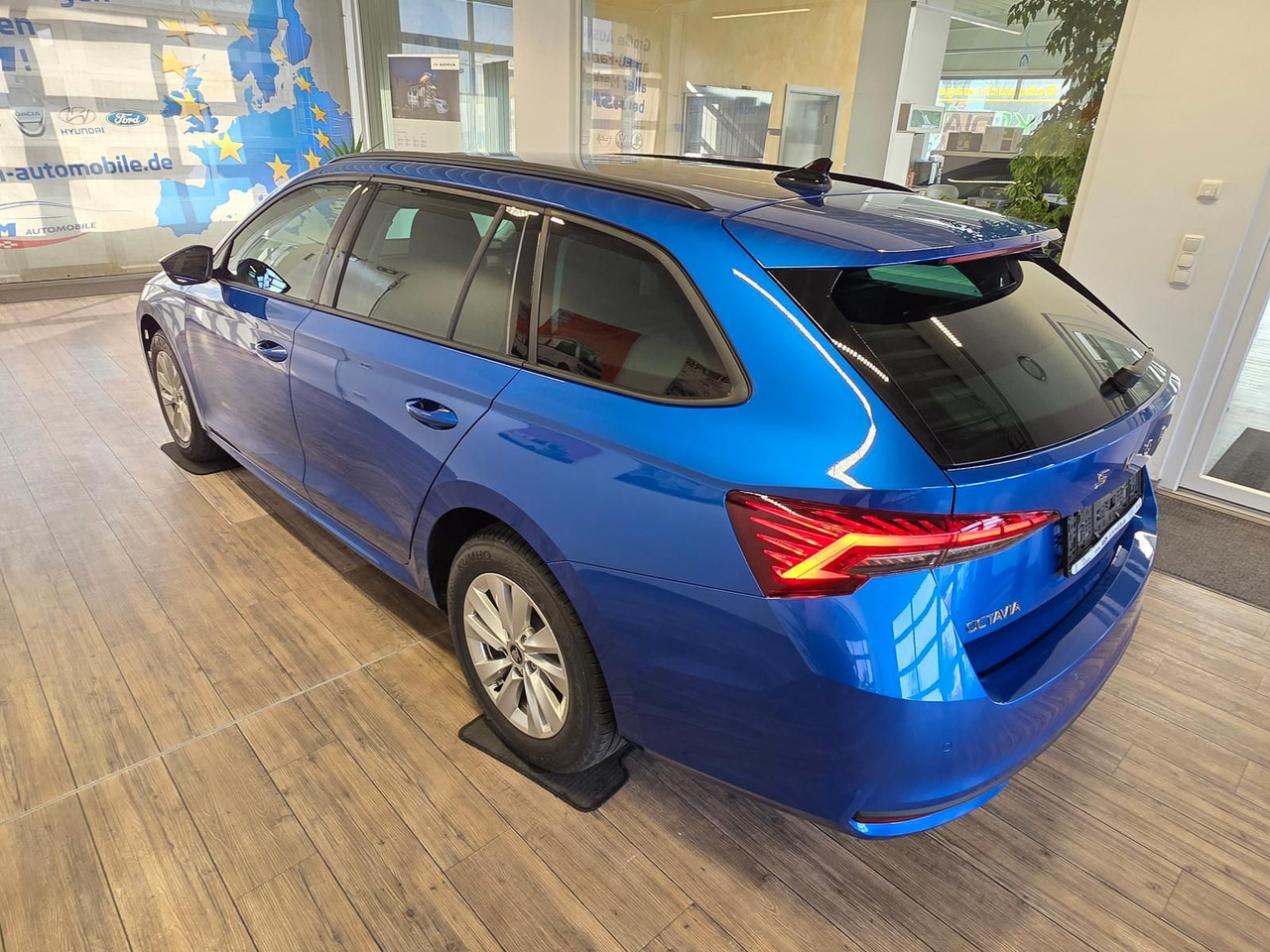 Skoda Octavia Combi Selection DSG*LED*ACC*WINTERPAKET* - מכונית: תמונה 4 Skoda Octavia Combi Selection DSG*LED*ACC*WINTERPAKET* - מכונית: תמונה 4