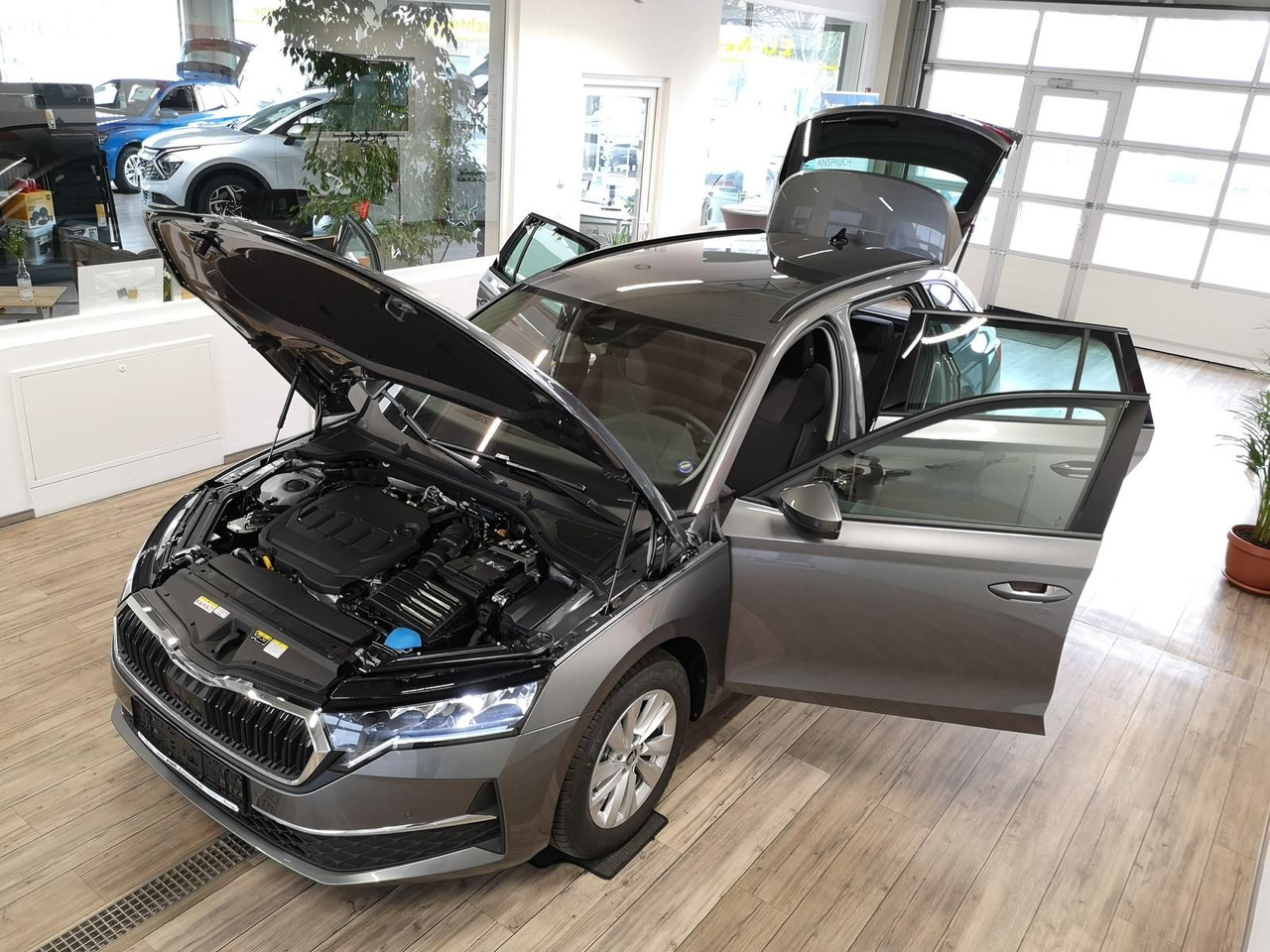 Skoda Octavia Combi Selection DSG*LED*ACC*WINTERPAKET* - מכונית: תמונה 2 Skoda Octavia Combi Selection DSG*LED*ACC*WINTERPAKET* - מכונית: תמונה 2