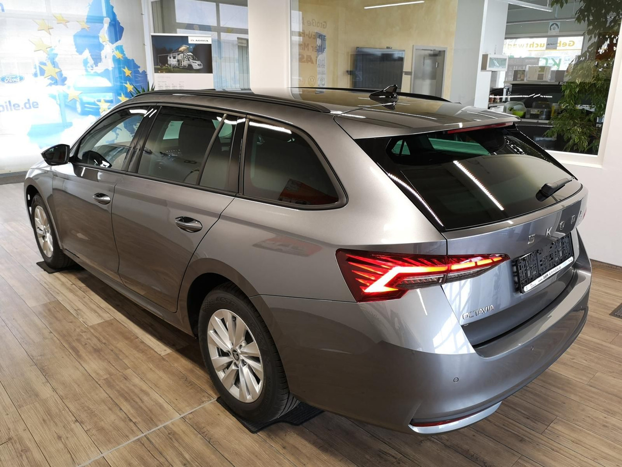 Skoda Octavia Combi Selection DSG*LED*ACC*WINTERPAKET* - מכונית: תמונה 4 Skoda Octavia Combi Selection DSG*LED*ACC*WINTERPAKET* - מכונית: תמונה 4