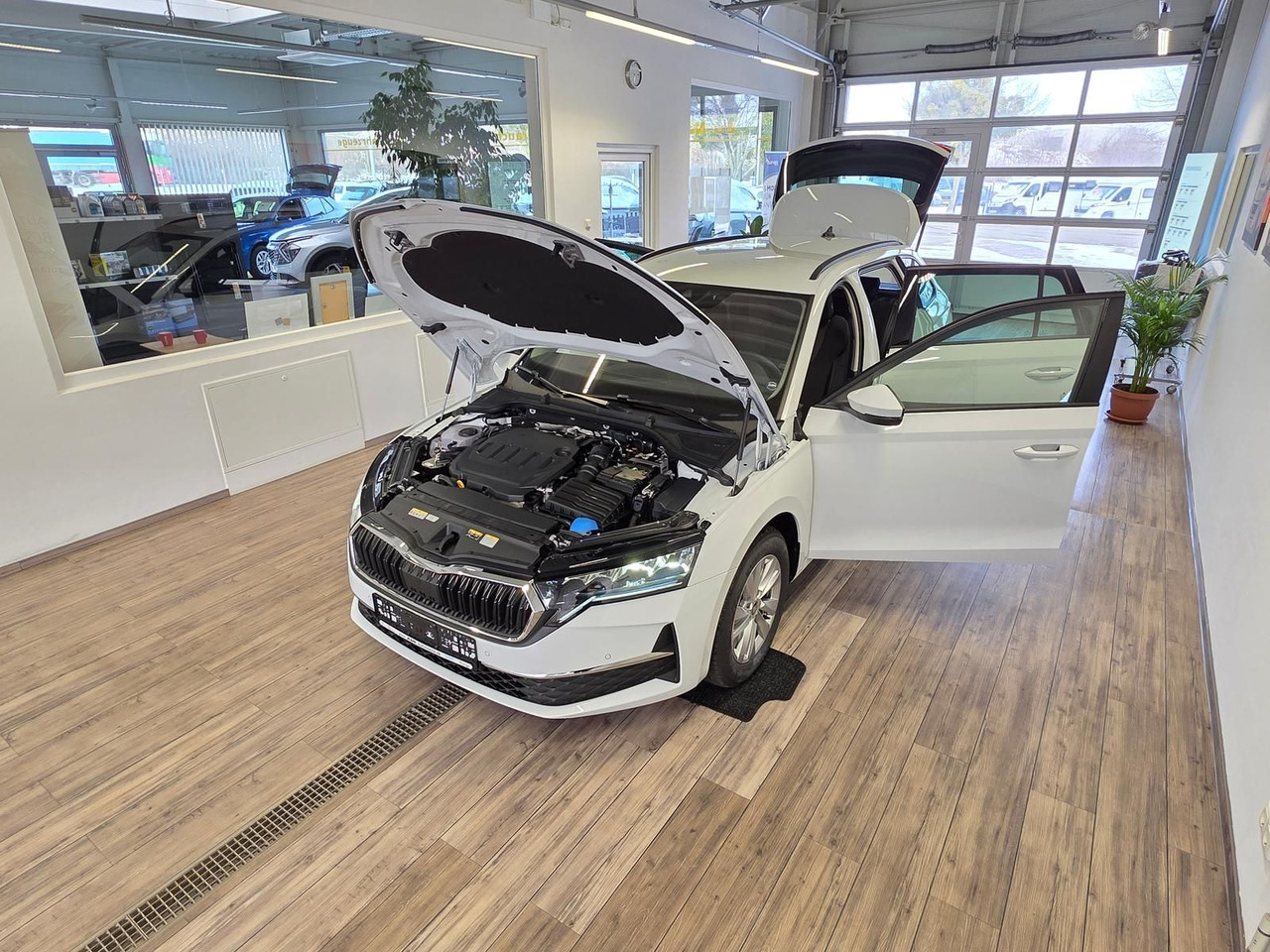 Skoda Octavia Combi Selection DSG*LED*ACC*WINTERPAKET* - מכונית: תמונה 2 Skoda Octavia Combi Selection DSG*LED*ACC*WINTERPAKET* - מכונית: תמונה 2