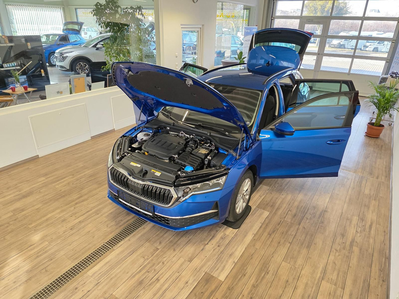 Skoda Octavia Combi Selection DSG*LED*ACC*WINTERPAKET* - מכונית: תמונה 2 Skoda Octavia Combi Selection DSG*LED*ACC*WINTERPAKET* - מכונית: תמונה 2