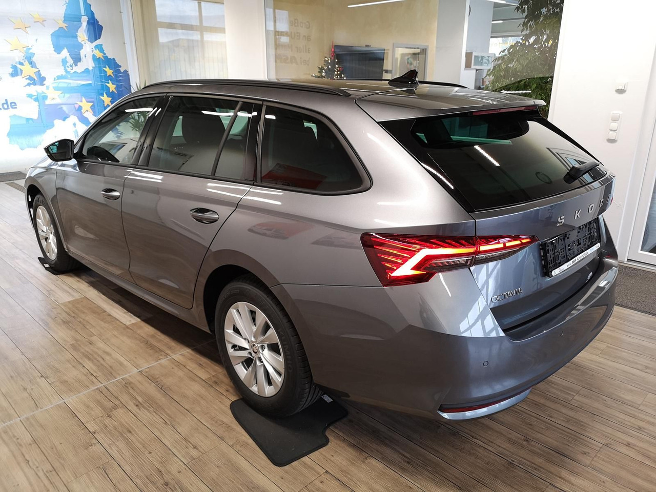 Skoda Octavia Combi Selection DSG*R-KAM*LED*DAB*2xPDC* - מכונית: תמונה 3 Skoda Octavia Combi Selection DSG*R-KAM*LED*DAB*2xPDC* - מכונית: תמונה 3